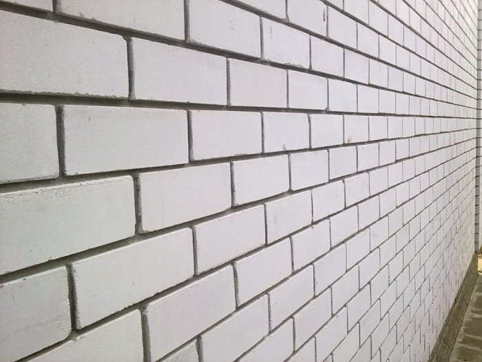 Разбираемся в свойствах белого кирпича